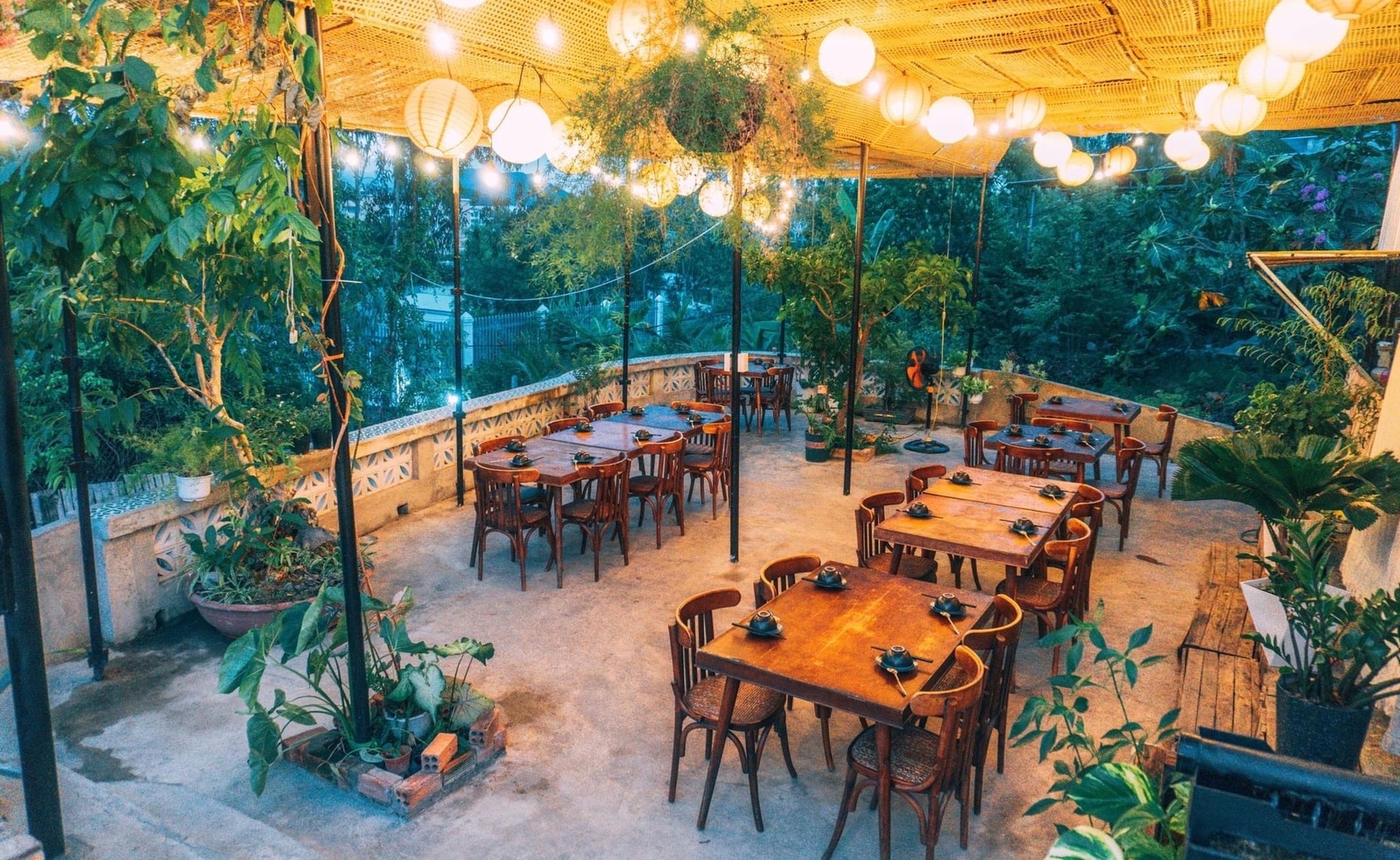 Khám Phá Đồ Nướng Ngon Ở Bảo Lộc – Trải Nghiệm Ẩm Thực Chill Giữa Phố Núi 3 Quán Lửa Nướng – Chill Garden.